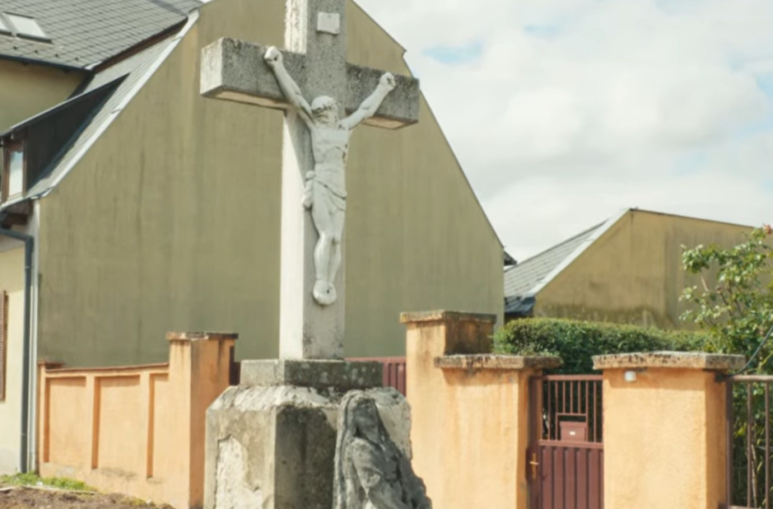 A csornai Kocsis-kereszt felújítására gyűjtenek - videó